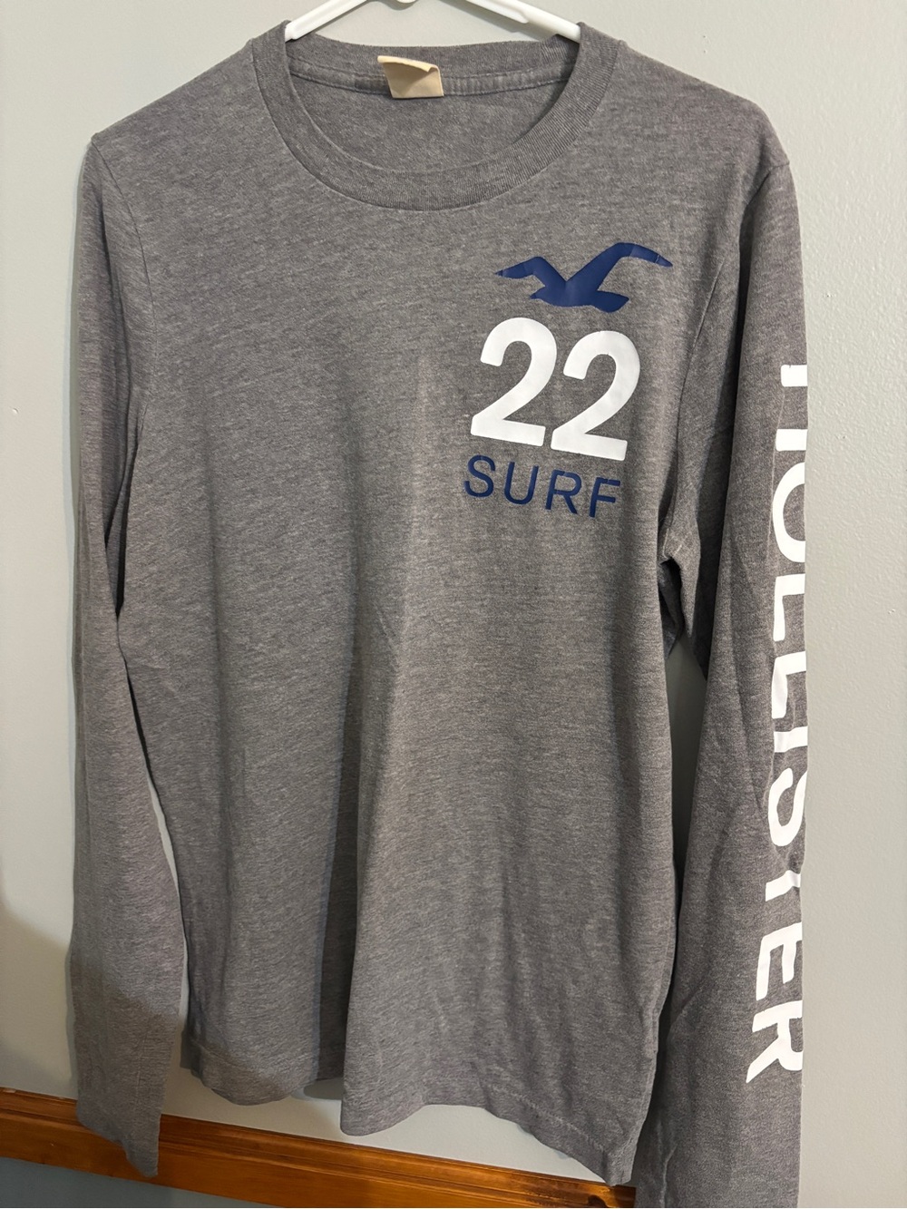 Hollister Gray Long-Sleeve Surf Graphic Tee with White & Navy Accents